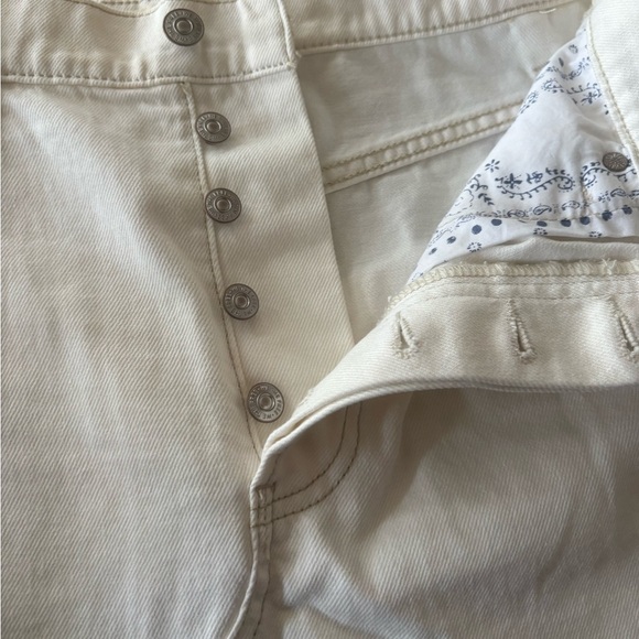 🤍🩶Like New WE THE FREE Frayed Hem Denim mini skirt in cream color. Size 28 - Picture 5 of 6